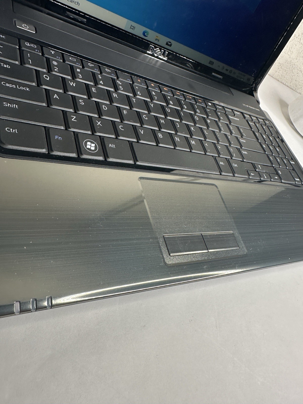 Dell Inspiron 1564 15.6” Laptop i3 2.13GHz 4GB RAM Windows 10 Home w/ Charger