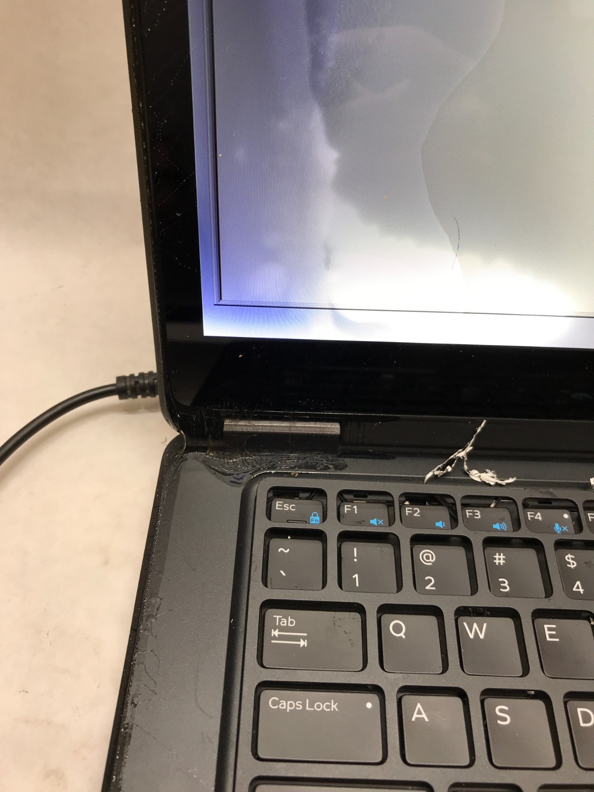 Dell Latitude E7450 14″ Intel Core i5 4GB RAM NO HDD/OS For Parts LEAKING LCD DW