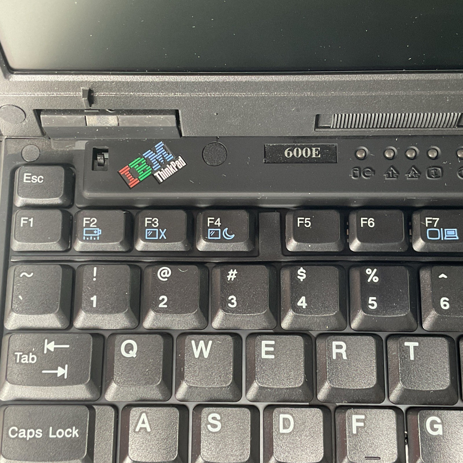 Vintage IBM ThinkPad 600E Laptop Intel P2 13″ LCD Screen Type 2645 – Untested