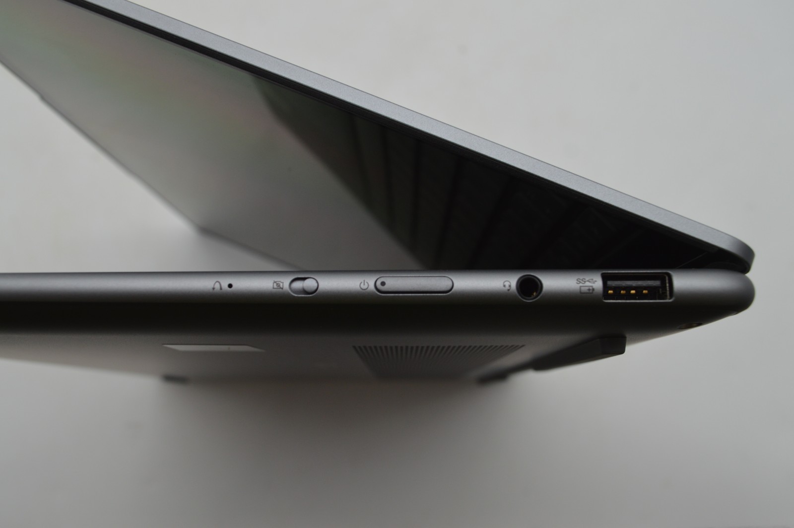 Lenovo Slim 7 14″ Touch Intel Core Ultra 7 155H 16GB 512GB 83D80000US PC1744557