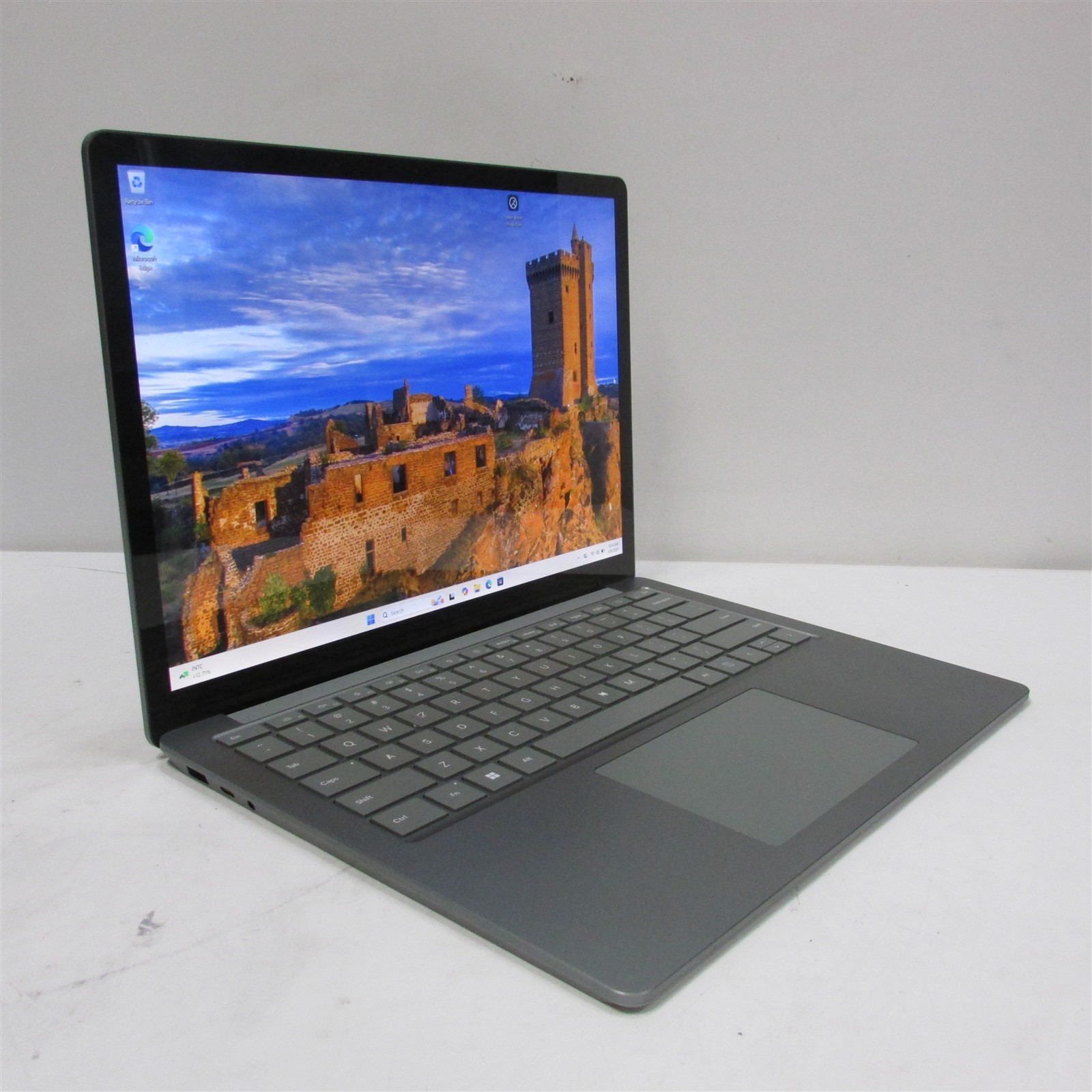 Microsoft Surface Laptop 5 1951 i5-1235U 2.5GHz 8GB RAM 512GB 13.5″ Win 10 Home