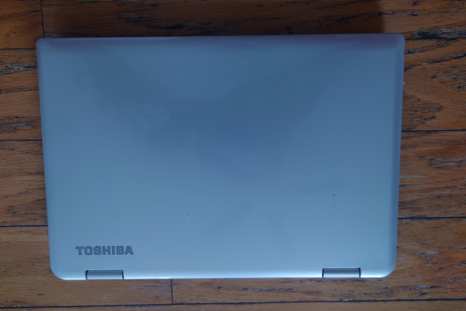 Toshiba Netbook Tablet L15W-B1320 exc cond, box papers Great Survivor suit child
