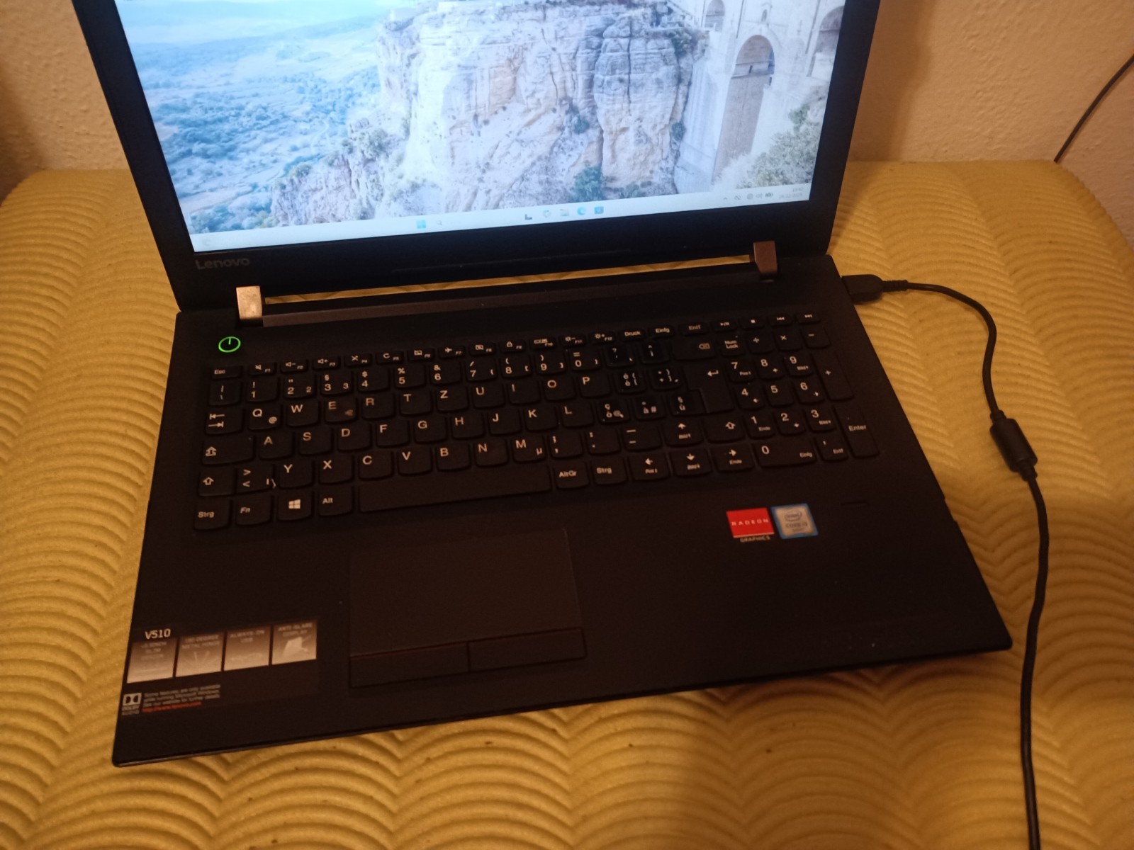 Lenovo V510 15.6″ Fullhd i3-2.00Ghz 8gb 256gb nvme amd r7 2gb Graphics