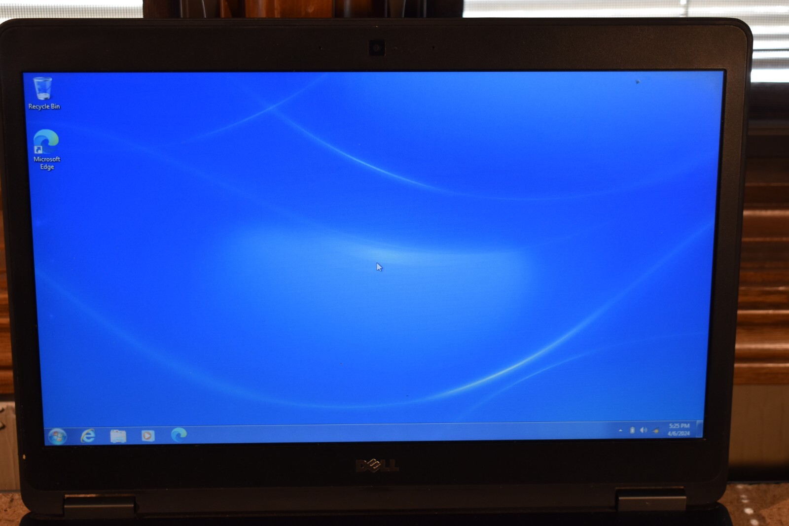 Dell Latitude E7470 Ultrabook Intel Core i5-6300U 128GB SSD Windows 7 Pro 32-bit