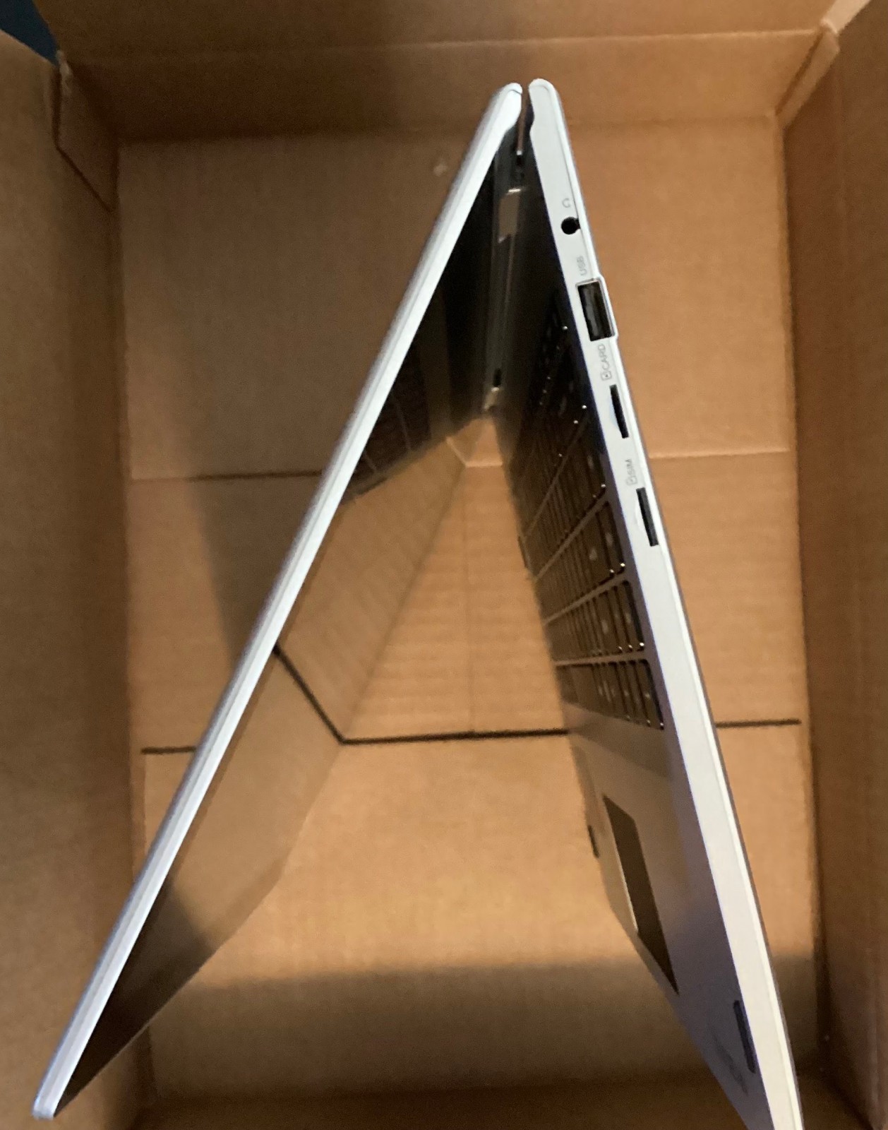 Iview Convertible 2-in-1 Laptop 14 FHD IPS Touchscreen 4GB 64GB SSD Win 10 PRO