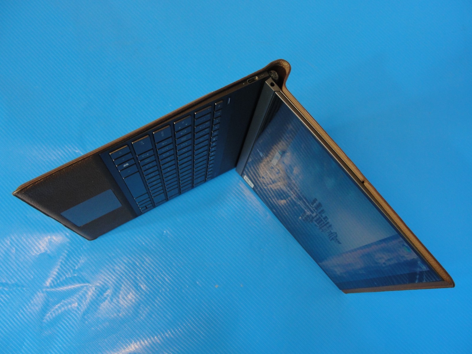 HP Spectre Folio X360 2-in-1 i7-10510Y 16GB 256GB 13.3″ FHD Touch Laptop /READ