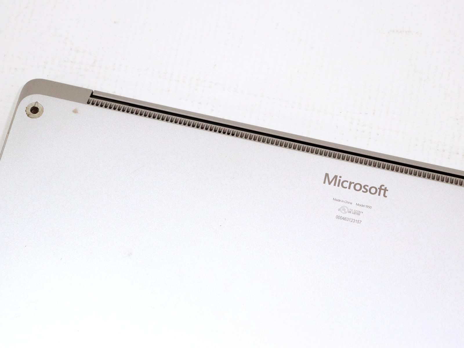 Microsoft Surface Laptop 4 1958 13.5″ Touch Ryzen 5 4680U 16GB 256GB NVMe As Is