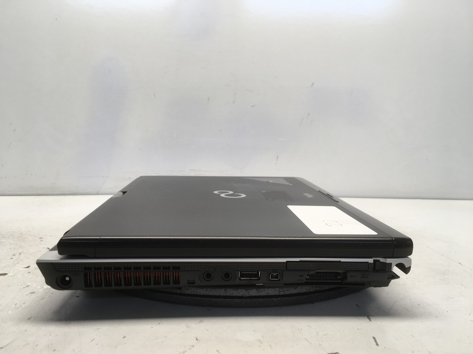 Fujitsu LifeBook T900 Intel I5-M520 2.4GHz 2 GB NO HDD No Batt