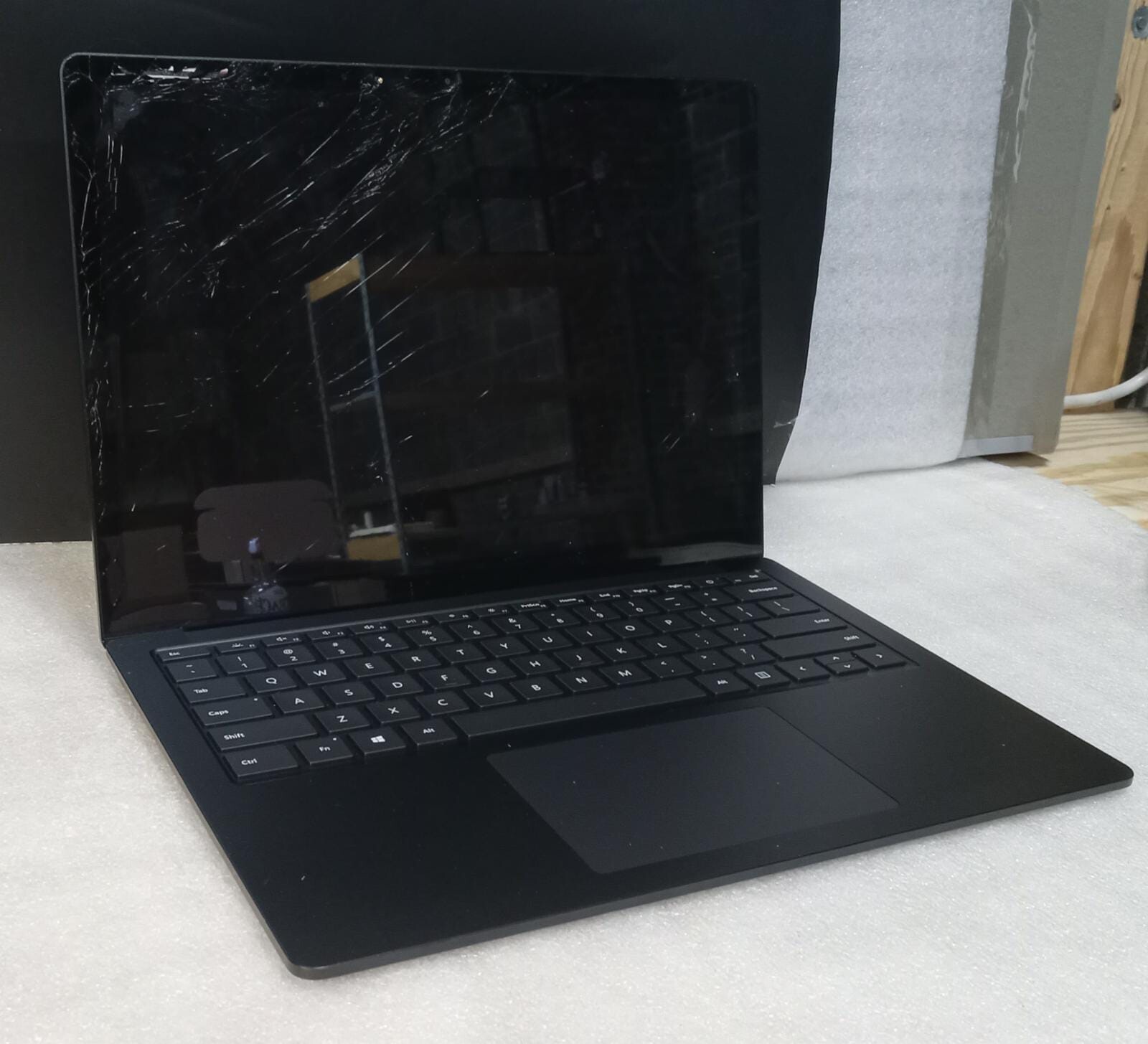 Microsoft Surface Laptop 3 1868 13.5″ i5-1035g7 256GB M.2 SSD 8GB DDR4 NO OS