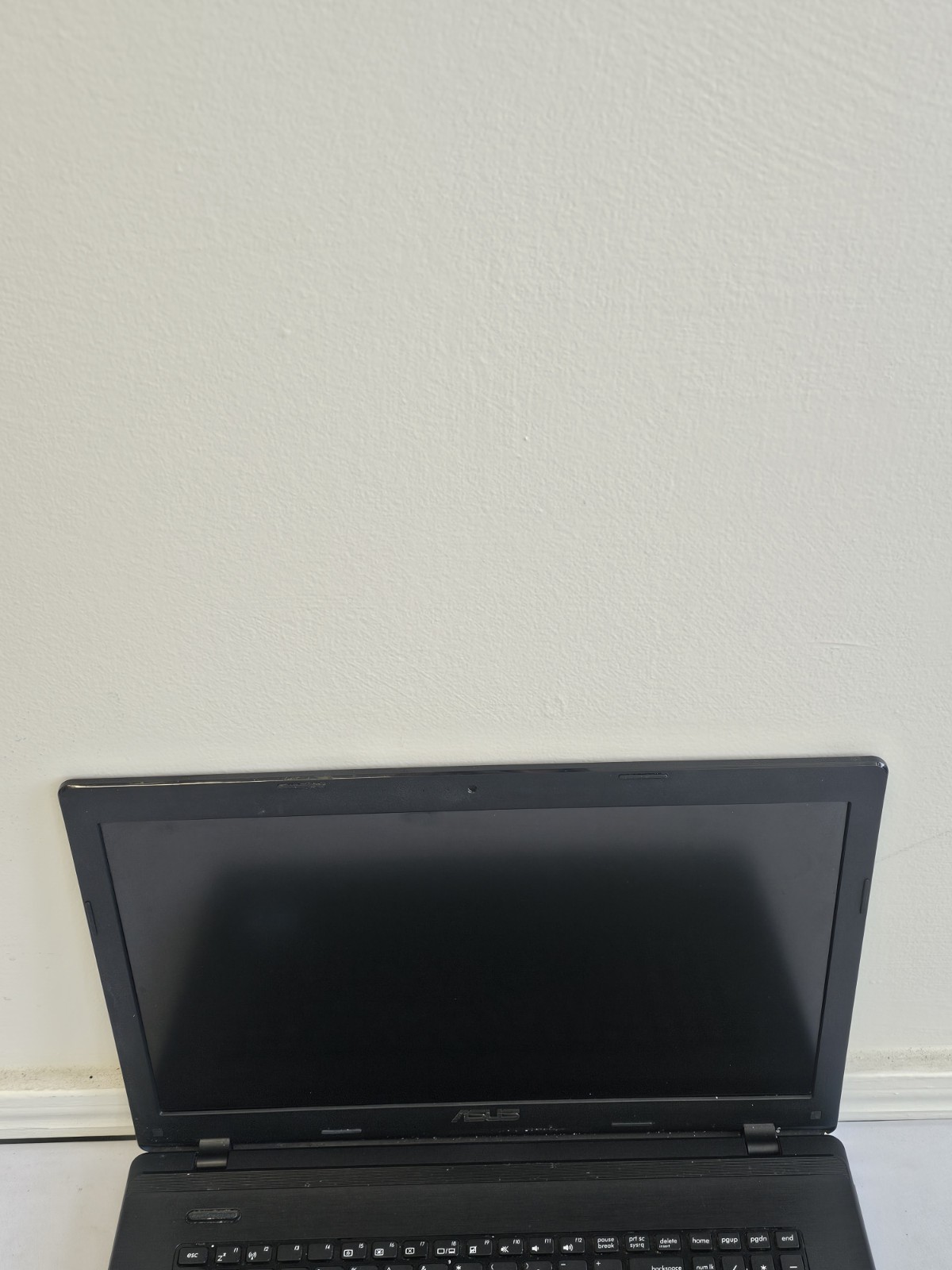 ASUS X755J Laptop – Intel i7 – 8GB RAM – 250GB HDD – BAD BATT – Windows 10