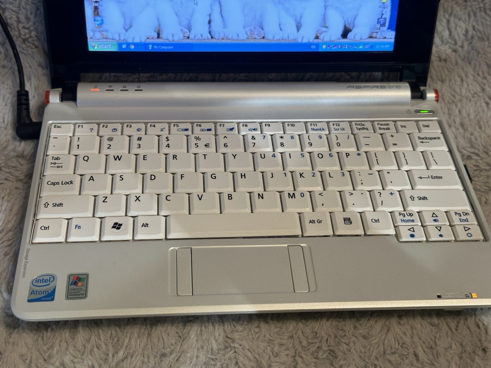 Acer Aspire One ZG5 Netbook 9” Intel Atom 1.6GHz 1GB Windows XP Bad Battery READ