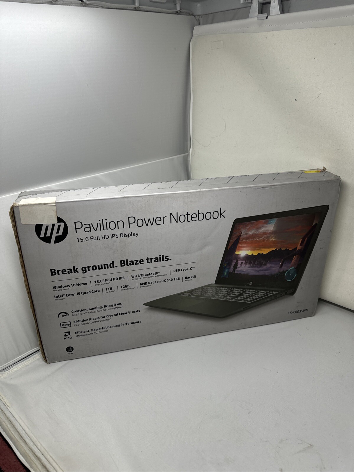 HP Pavilion Onyx Blizzard i5-7300HQ 3.5GHz. 1TB 12GB Radeon RX550 2GB gaming