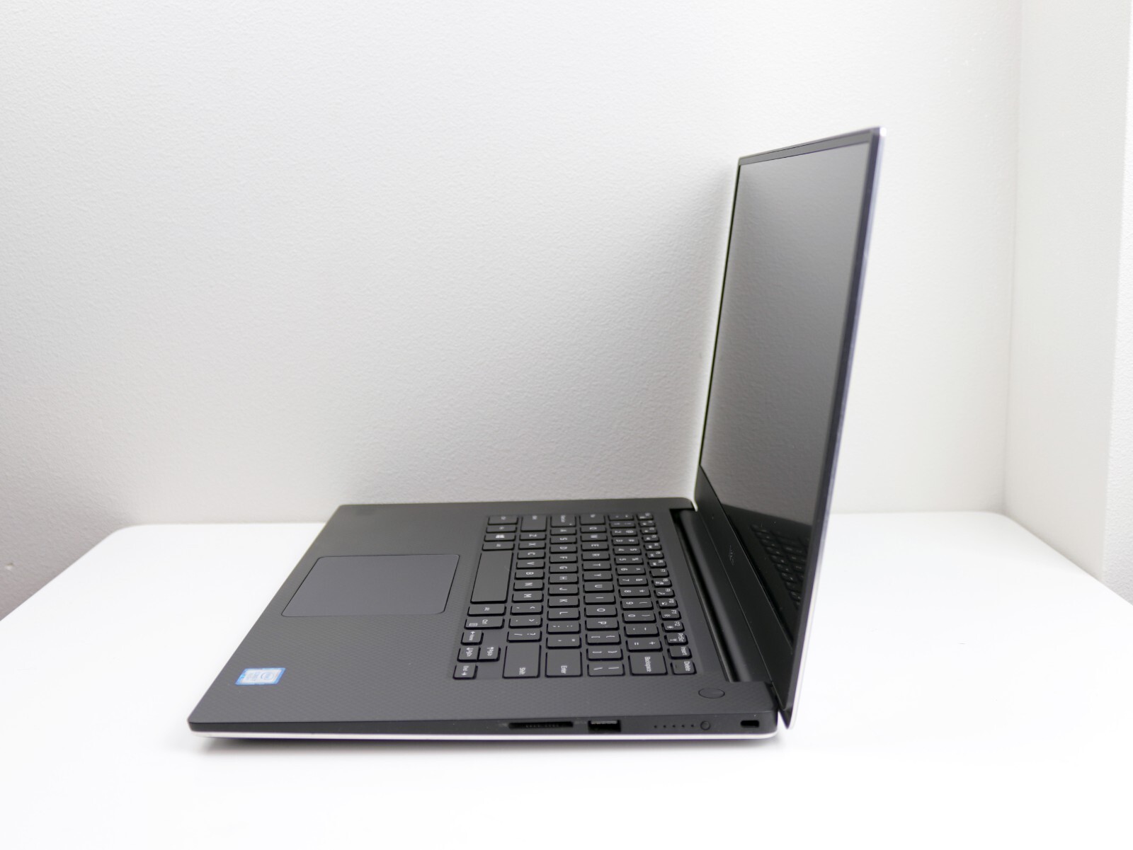 Dell Precision 5520 15.6″ Full HD Intel Core i7-7820HQ 16GB DDR4 512GB SSD Win11