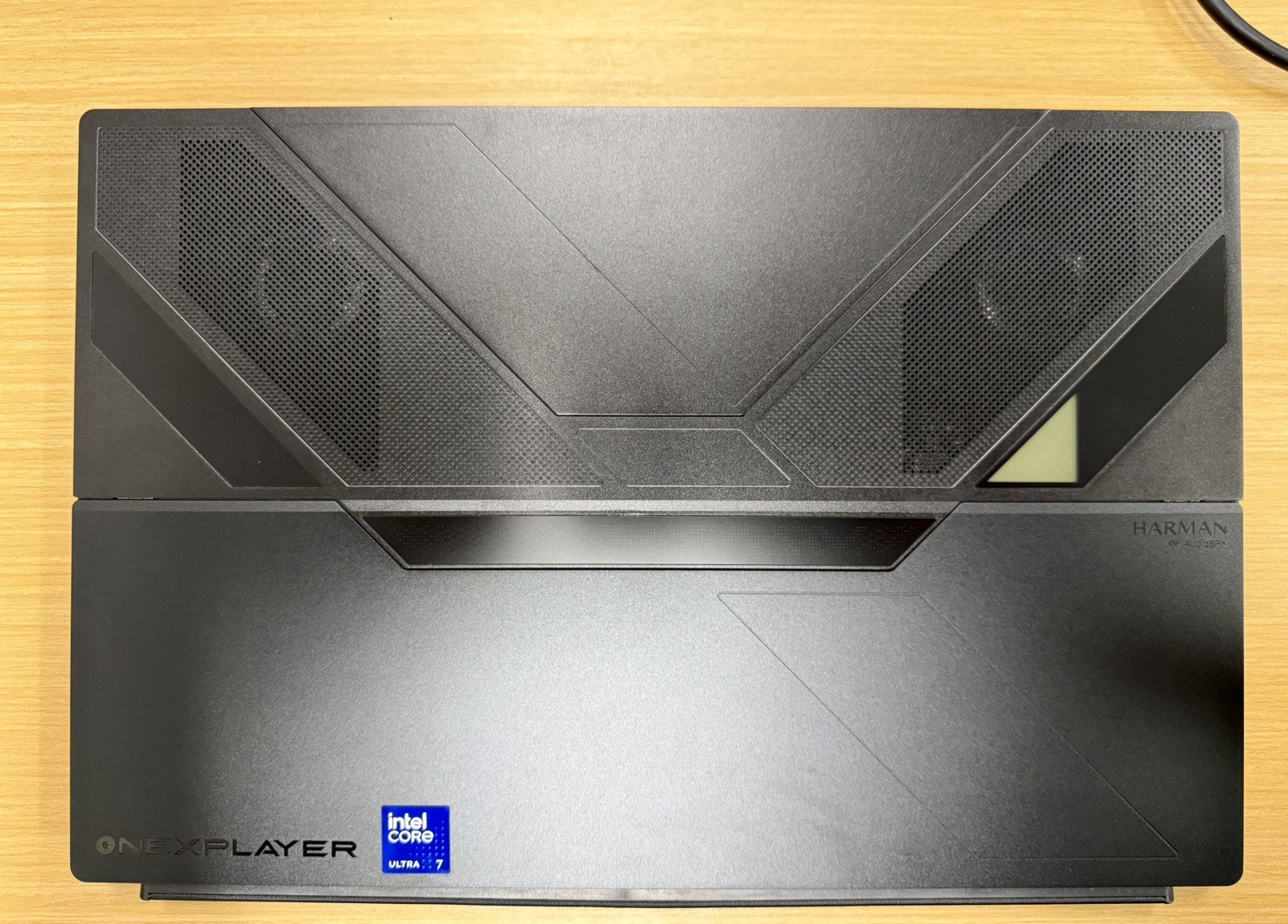 OneXPlayer Super V Gaming + Al Mobile Workstation 2-in-1 Laptop Handled 48GB+1TB