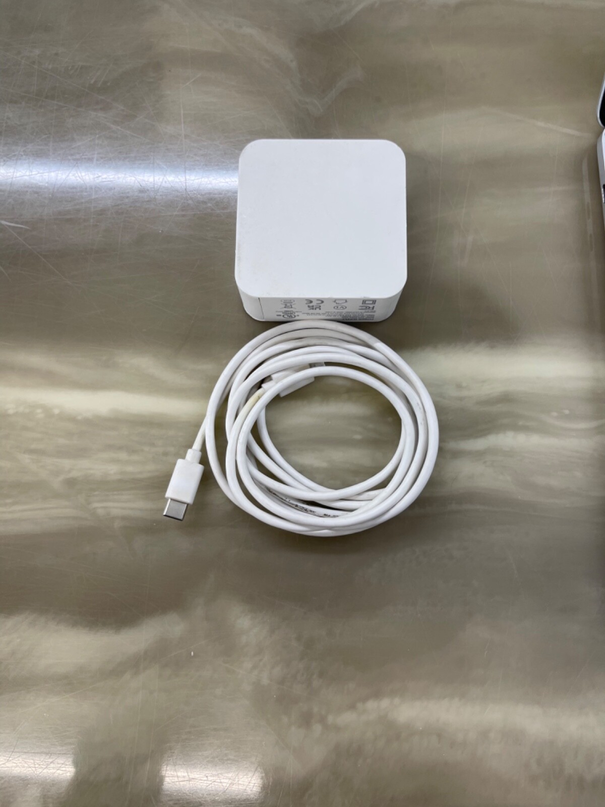 Apple macbook pro 2019 13 inch screen with touch bar 