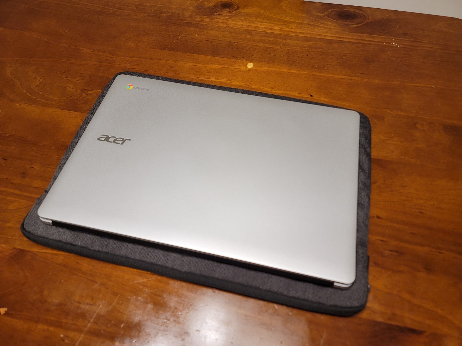 Acer Chromebook 315 15.6” (64GB Intel Celeron N4020 1.1GHz 4GB RAM) & Case