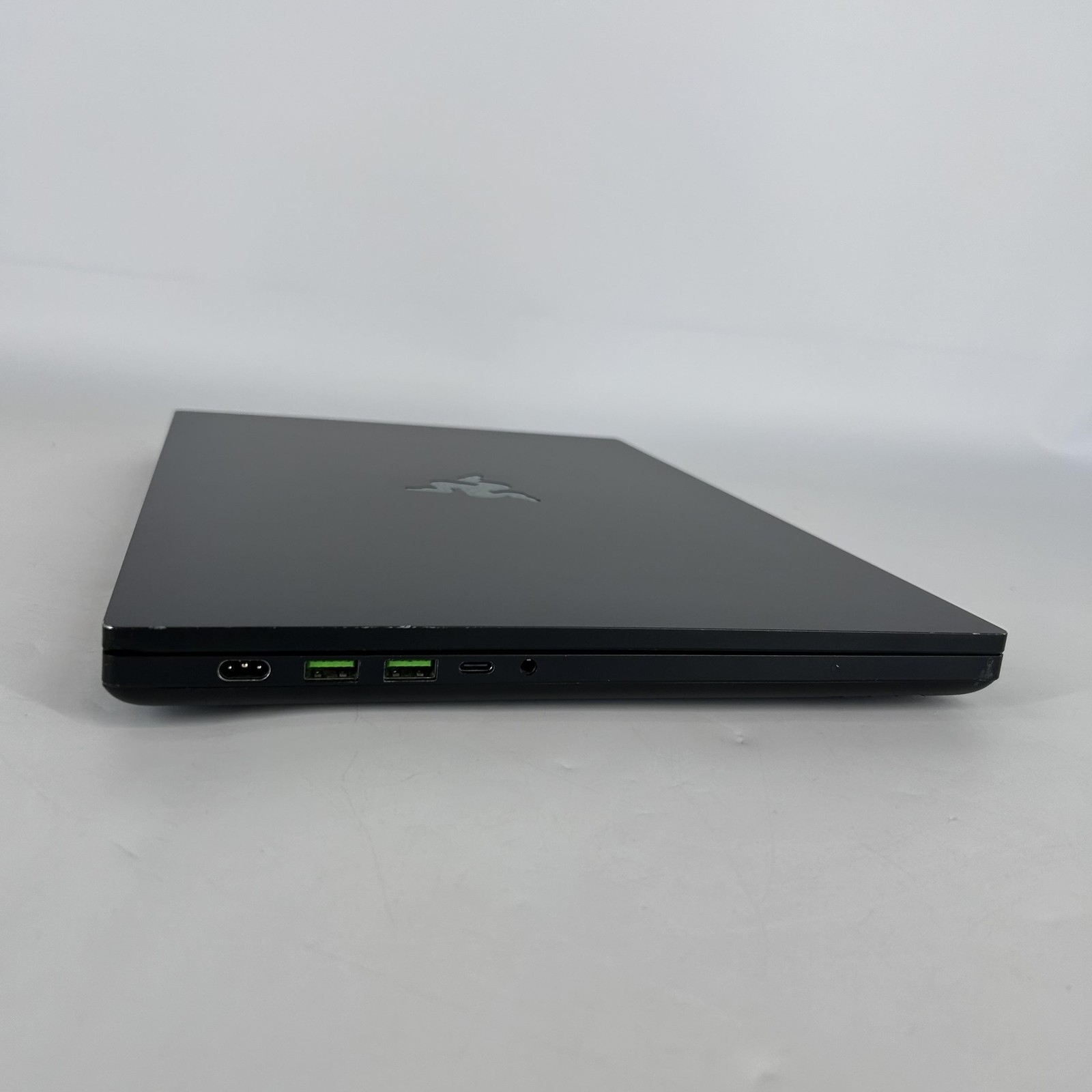 Razer Blade 16 Black 120Hz UHD+ 2.2GHz i9-13950HX 32GB 1TB SSD RTX 4070 Pink Hue