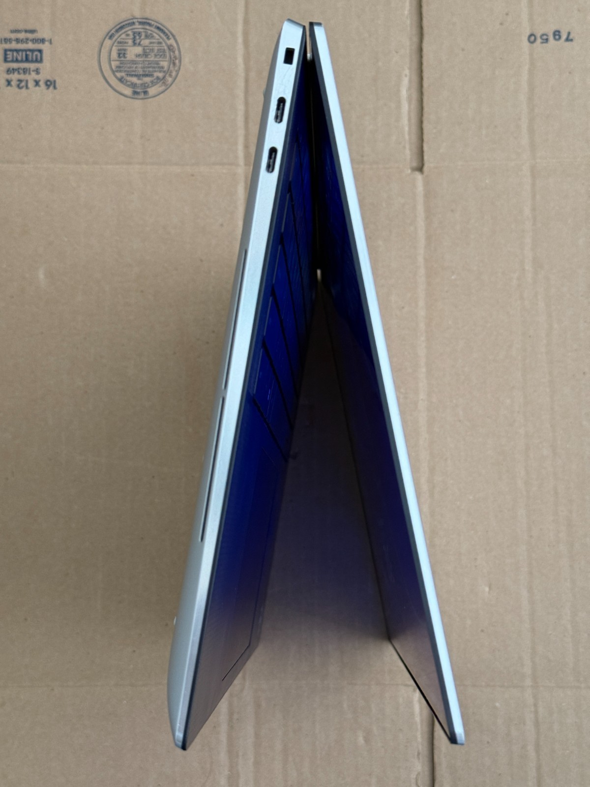 Dell Xps 9530 i9-13900h 32gb DDR5 Ram 4070 RTX GPU 512gb SSD 15.6″ OLED 3.5K W11