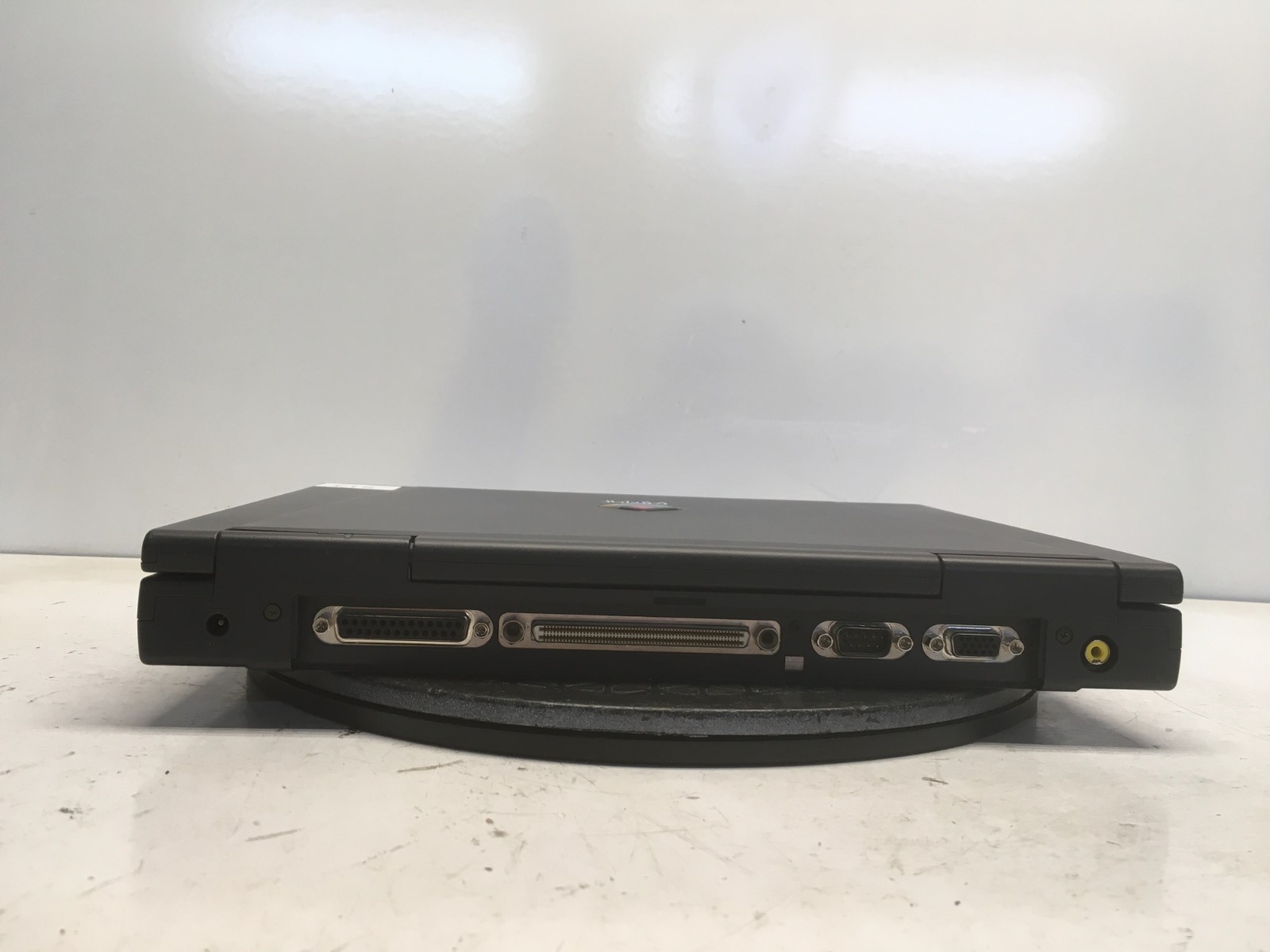 Gateway Solo 5100 Intel Pentium II 233MHz 16 MB NO HDD/Battery Dim Screen