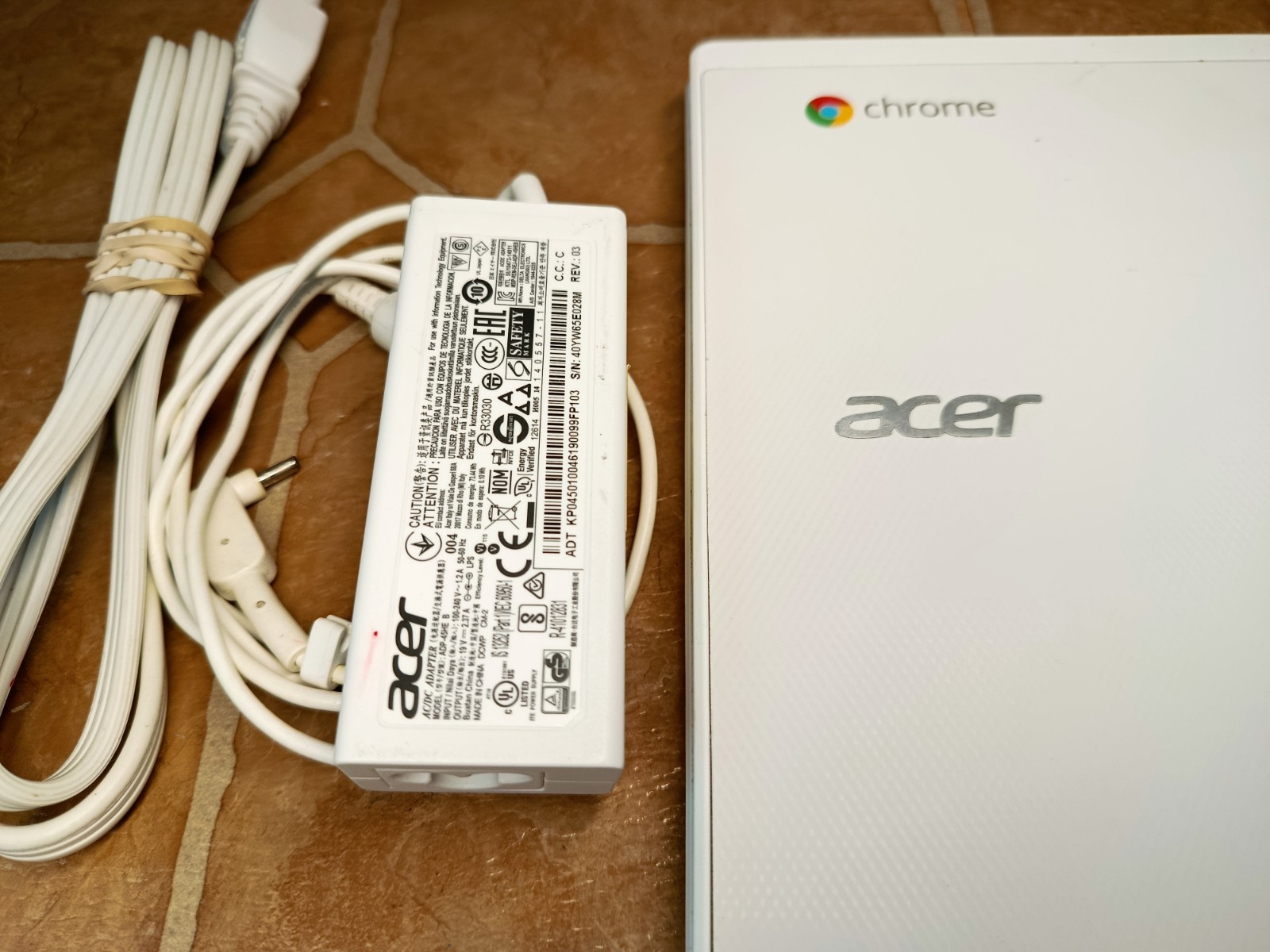 ACER Chromebook CB3-131 N15Q10 w/ Power Adapter Charger White