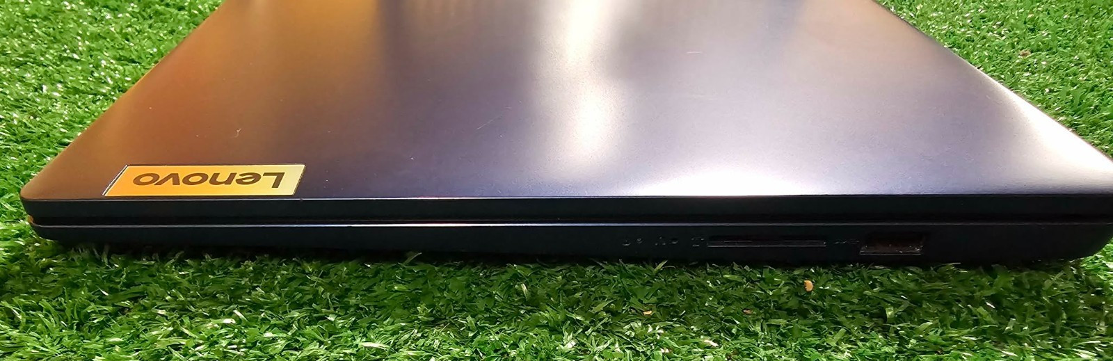 Ideapad Slim 3 15ABR8 AMD Ryzen 7 7730U 2GHz 16GB RAM 512GB SSD + Case & Charger