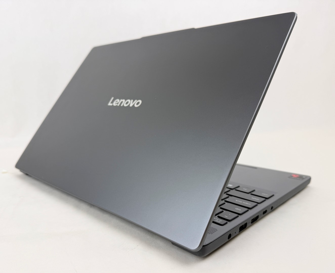 Lenovo IdeaPad Slim 3 15Q8X10 15.3″ WUXGA Touch Snapdragon X 16GB 1TB W11H Dents