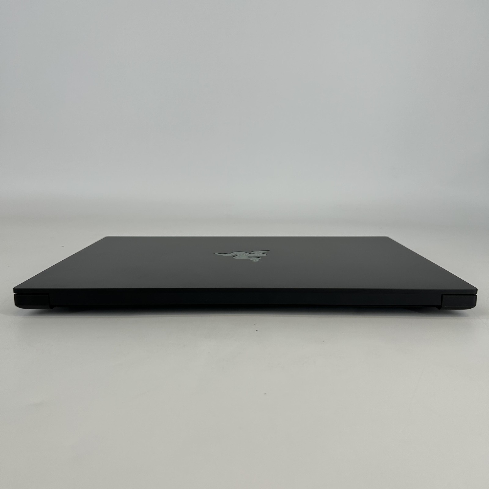 Razer Blade 14 120Hz QHD+ 2025 2.0GHz Ryzen AI 9 365 32GB 1TB RTX 5070 Excellent