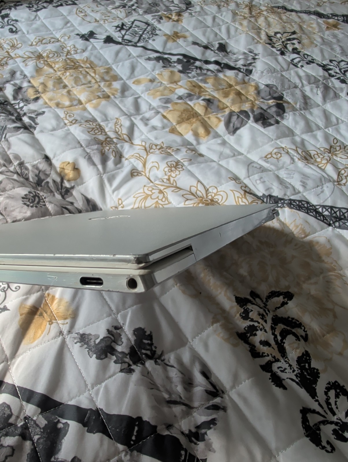 Dell XPS 9310, 13 Inch Touch 3.5K Oled Display, I5 11 Gen, 8 Gb Ram, 256 Gb Ssd.