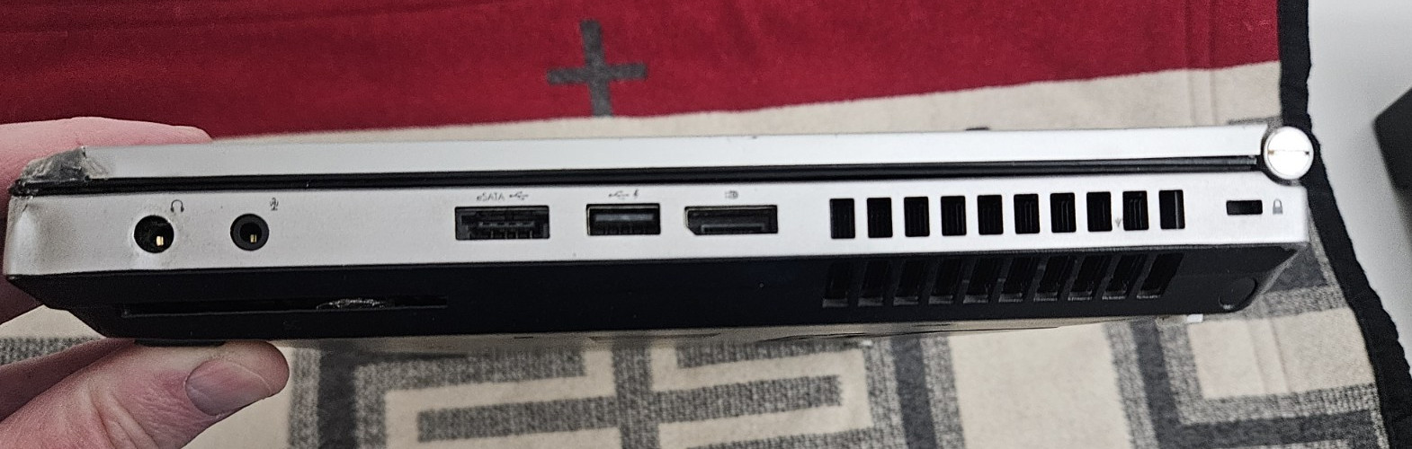 HP Elitebook 8460p Intel i5, 2.5GHz, 14.1 inch Laptop NO Charger SOLD AS IS