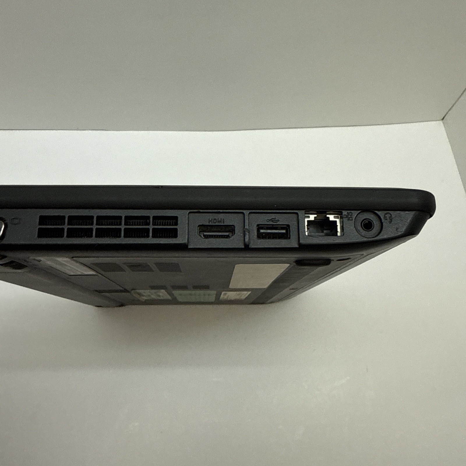 LENOVO THINKPAD x130e AMD 4GB RAM – Bad Screen Backlight – Powers On – As Is –