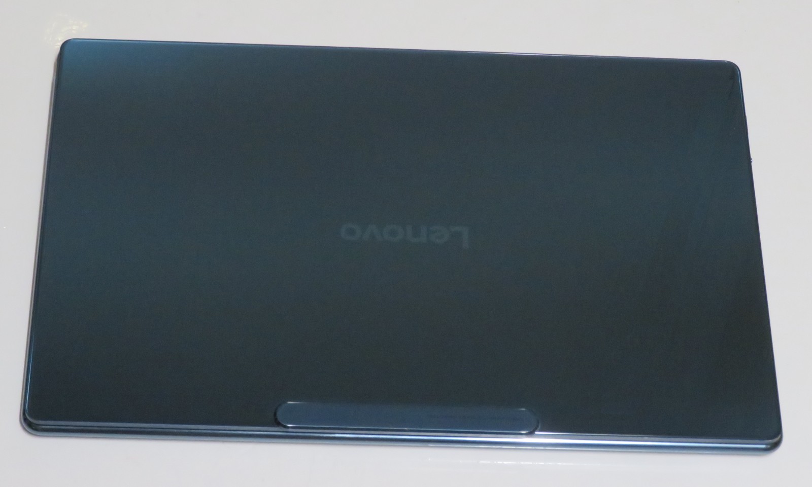 Lenovo Yoga Slim 9i Copilot+ Aura 14″ 4K 120Hz OLED Touch Ultra 7 258V 32GB 1TB