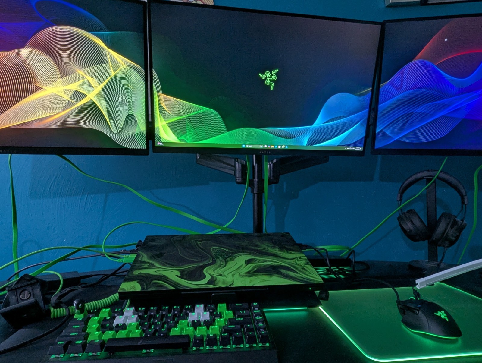 Razer Blade 18 RZ09-0484TEH3 18″ Core i9-13950HX 64GB 8TB (4×2)SSD W1TH RTX 4080