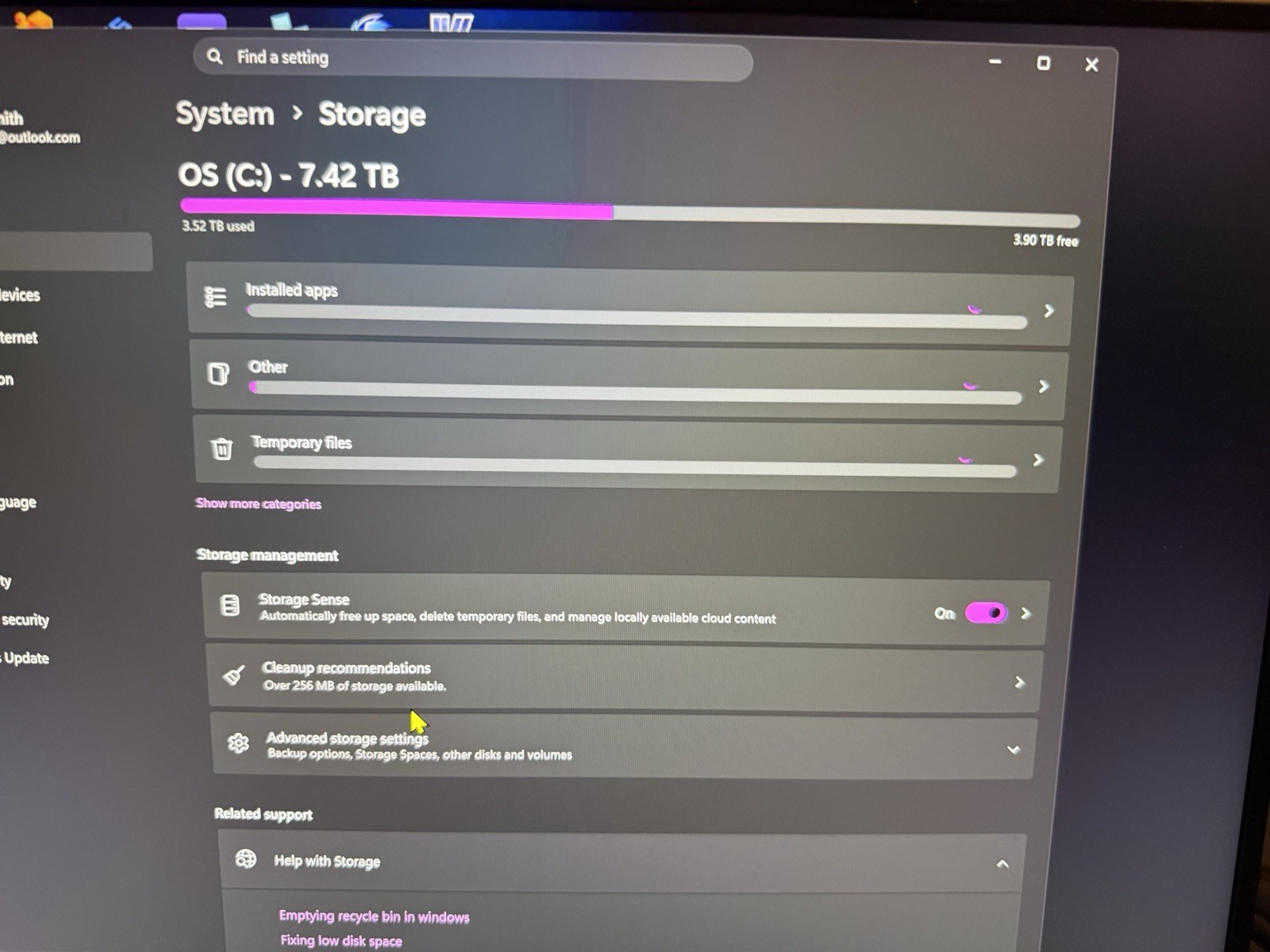 ASUS ROG Strix Scar 18 Laptop i9, RTX 4090, 32GB RAM, 8TB SSD, Plus Accessories