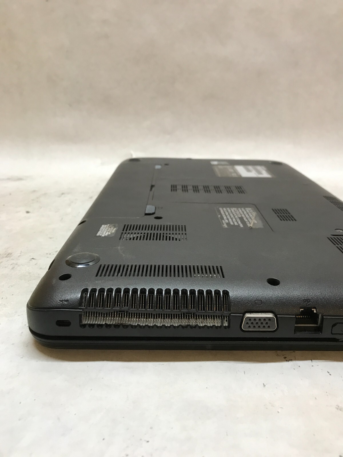 Toshiba Satellite C855D-S5201 15″ AMD E1-1200 1.4GHz 4GB RAM NO HDD/OS AS IS -DW