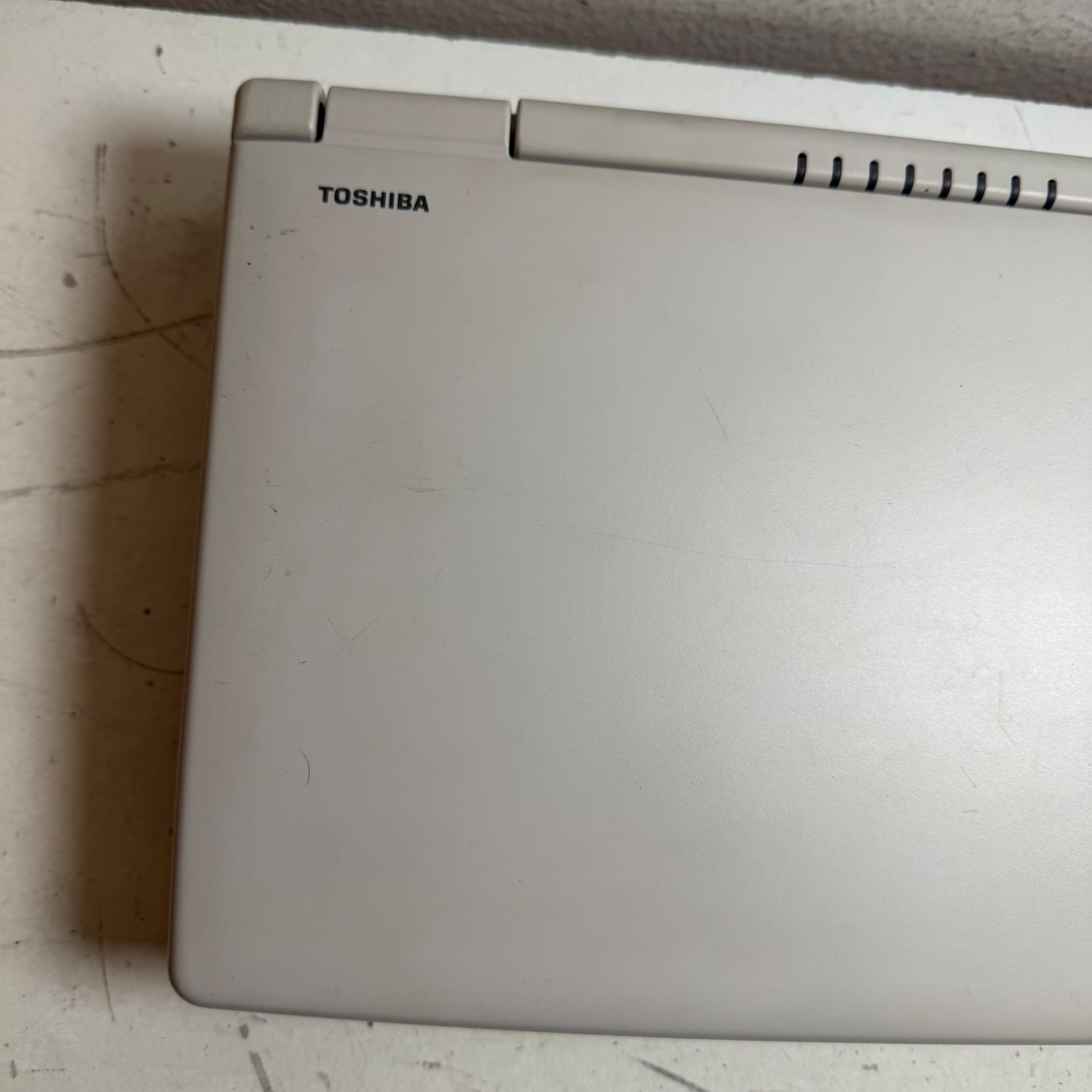 Vintage Toshiba Satellite T1910CS Gray 9.5″ LCD Portable Laptop – Untested