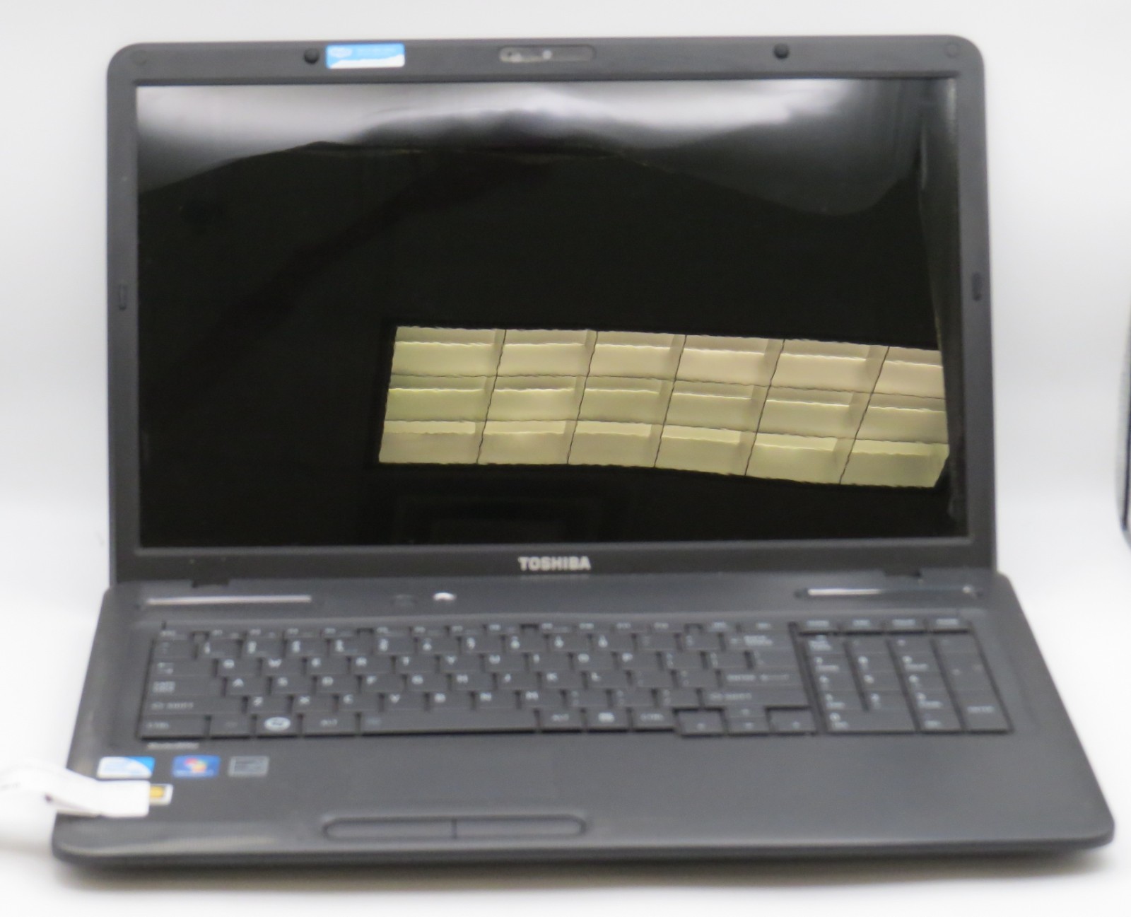 Toshiba Satellite | B940 @ 2GHz | 4GB DDR3 | 17.3″ | No HD/OS/AC | Parts