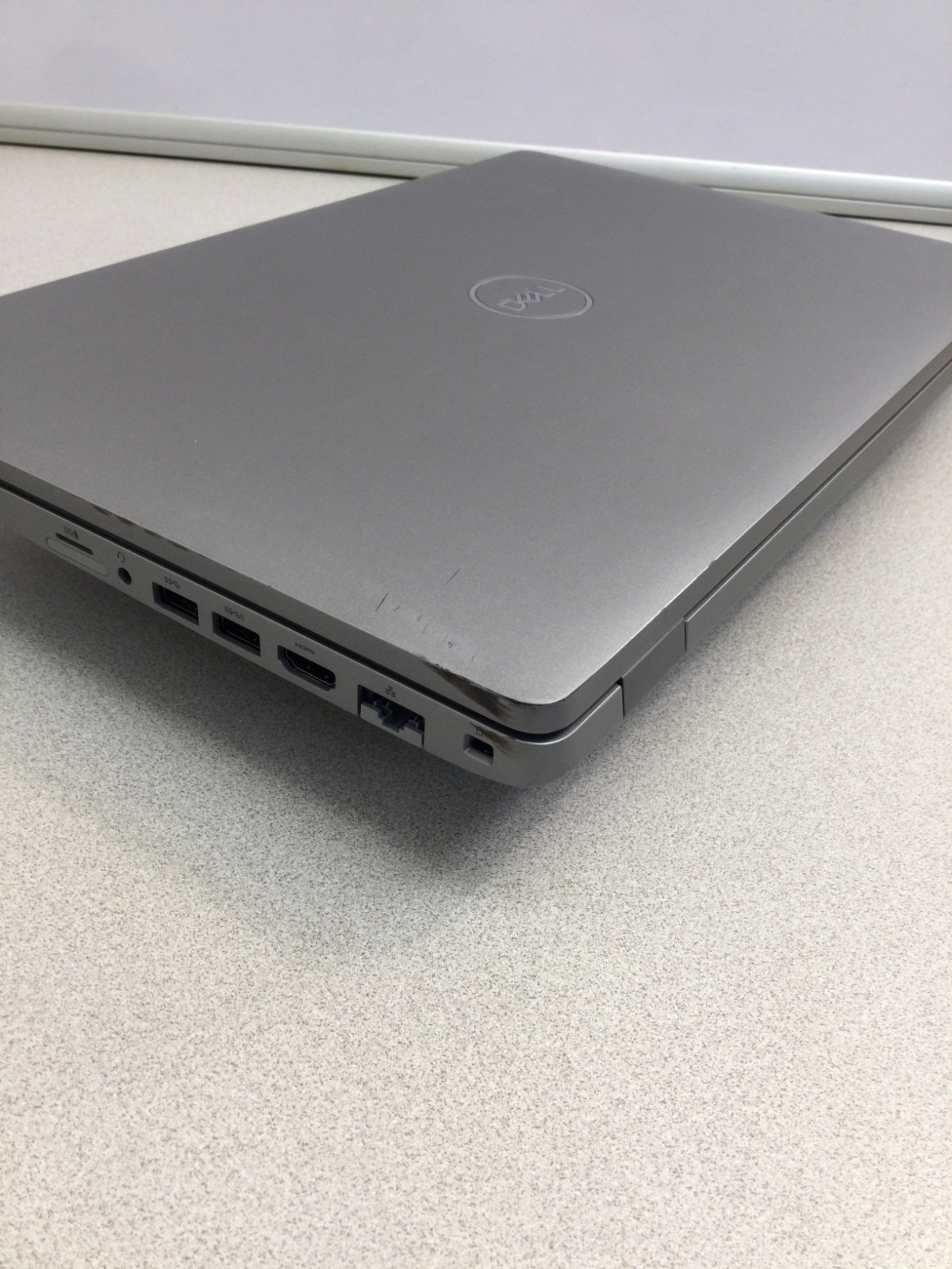 Dell Precision 3550 15.6” core i5 10th gen 1.70GHz 8GB 256GB SSD WIN 11 PRO