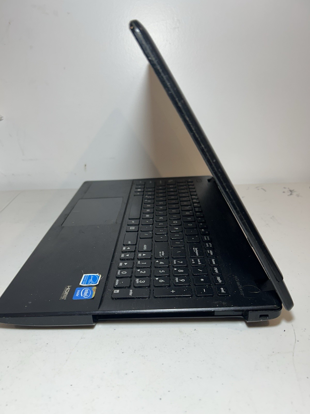 ASUS D550M Laptop Responsive Keyboard Missing DVD Drive No Charger Untested