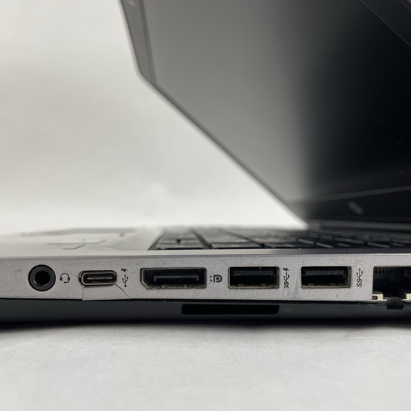 HP ProBook 640 G3 14″ i5-7200U 2.50 GHz 8 GB RAM No SSD/OS/AC/Batt – Bad Corner