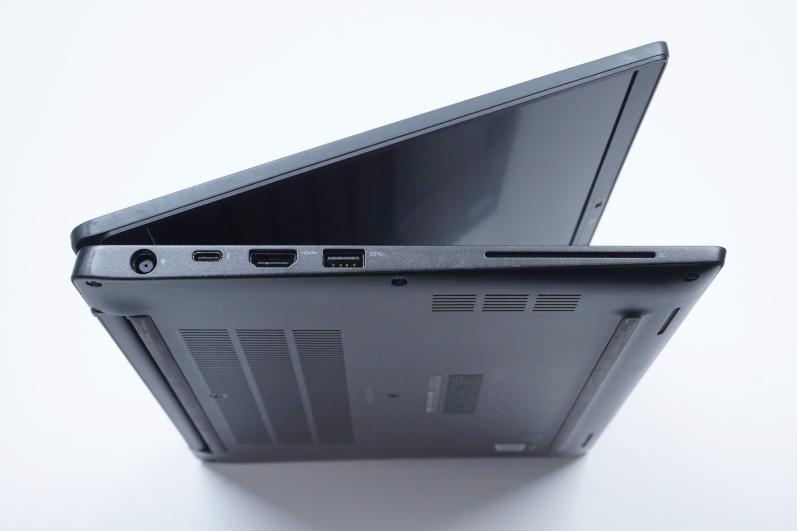 Dell Latitude 7400 14″ Intel Core i7-8665U @1.90GHz 8GB RAM (No SSD)
