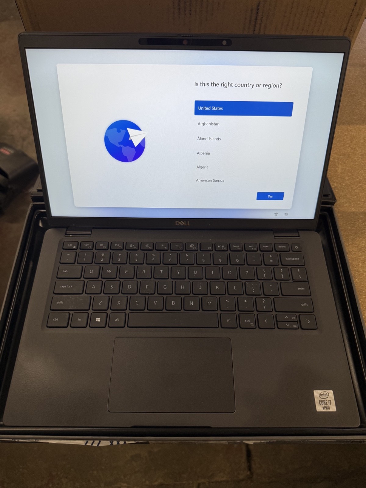 Dell Latitude 7000 526G7 2-in-1 Laptop Tablet 14″ 16GB 256GB SSD i7-10610U HDMI