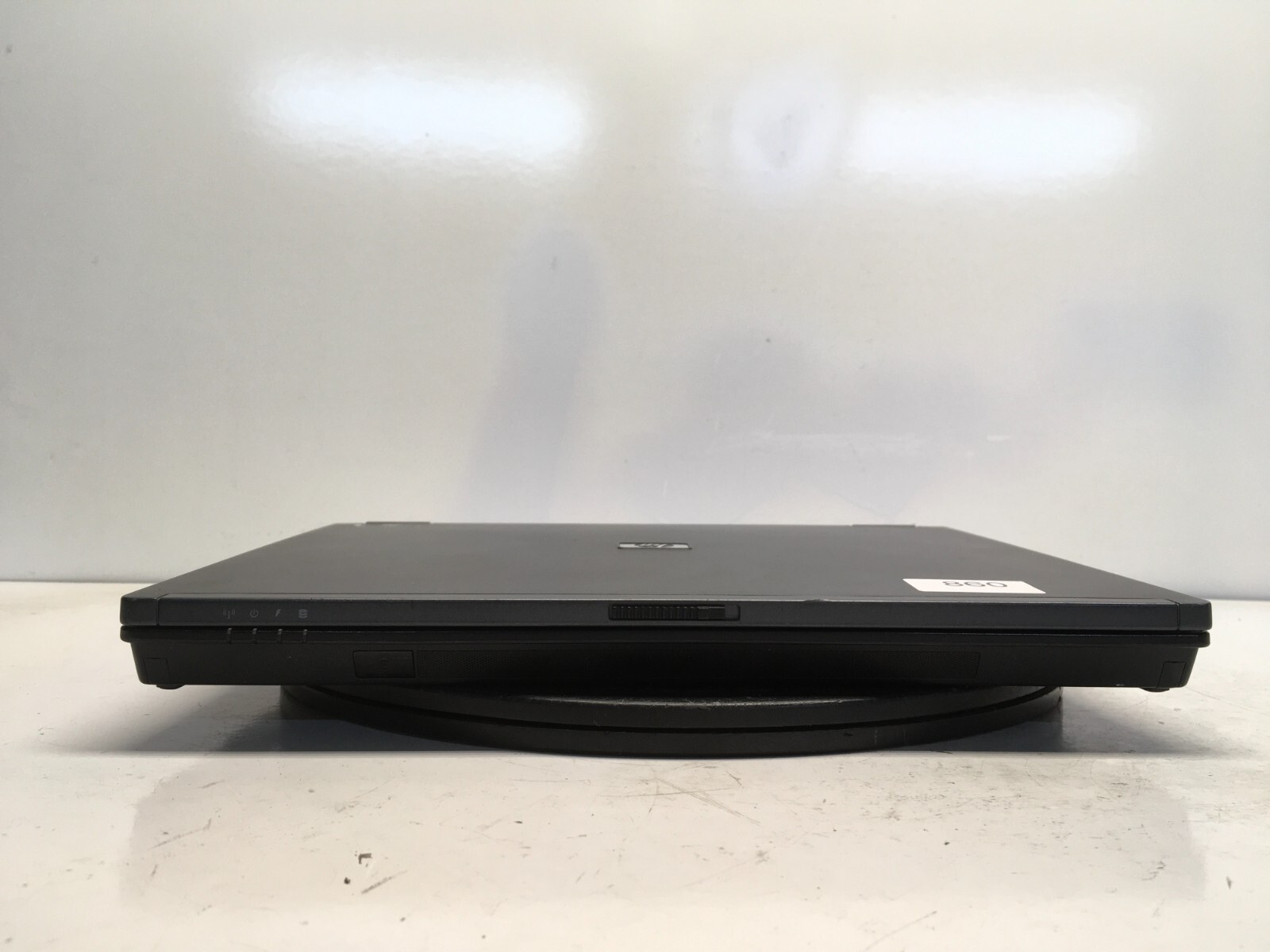 Compaq NC6220 Intel Pentium M 2GHz 2 GB NO HDD – Dim Screen