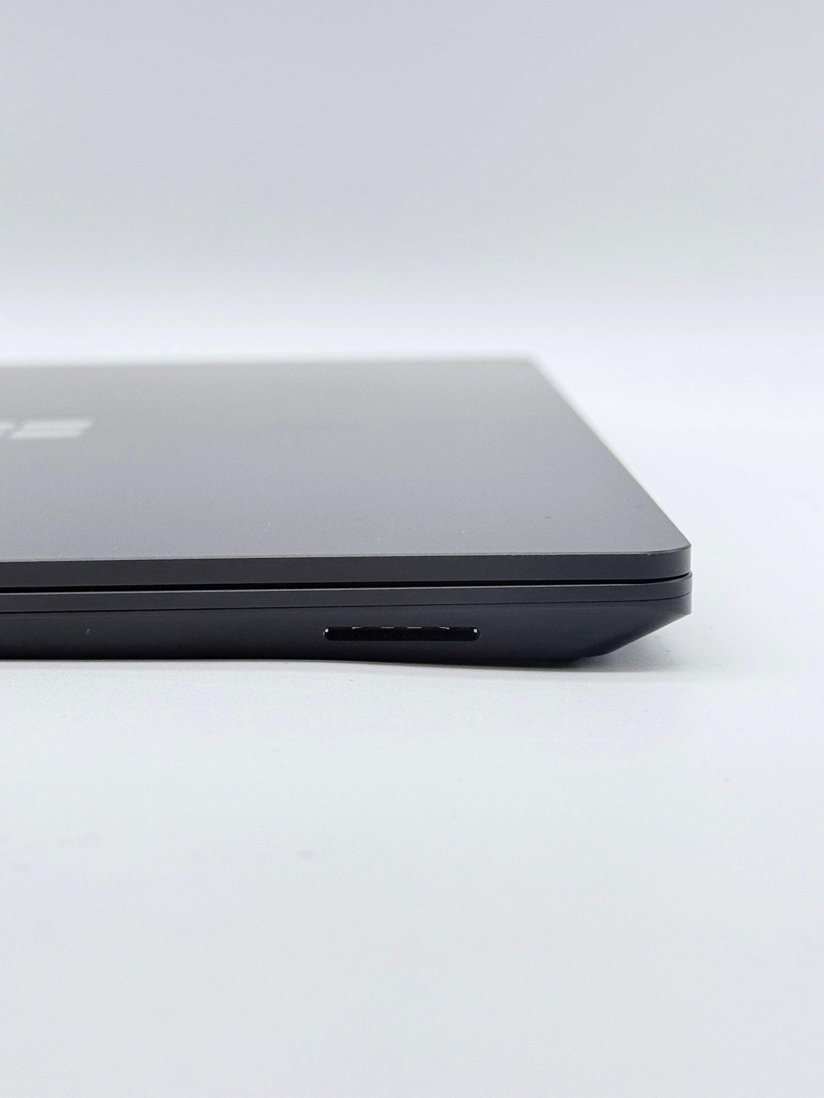 Microsoft Surface Laptop 5 1951 13.5 Inch Intel i7-1265U 32GB RAM 512GB SSD Blac