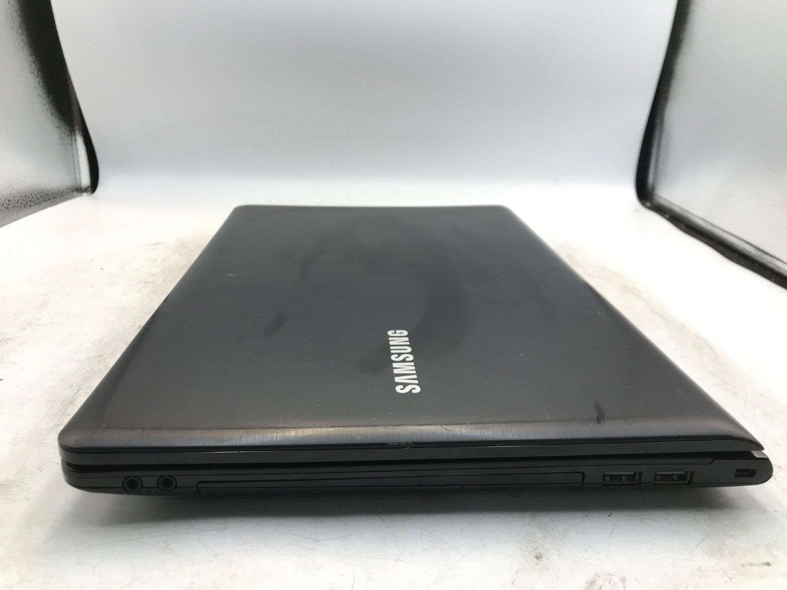Samsung 365E AMD A6 15″ Laptop -BOOTS/BAD DISPLAY-MZ