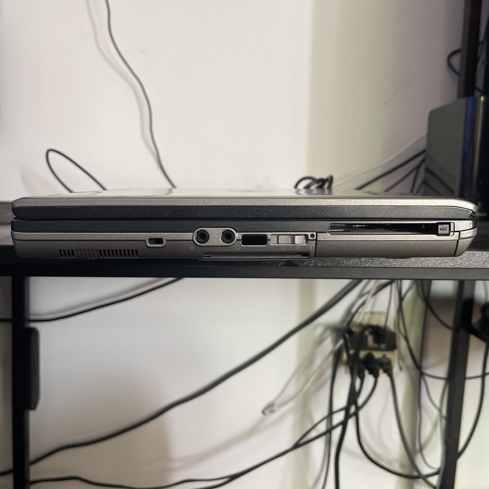 Dell Latitude D620 Laptop Vintage – Tested & Working (w/ Charger, PLEASE READ)