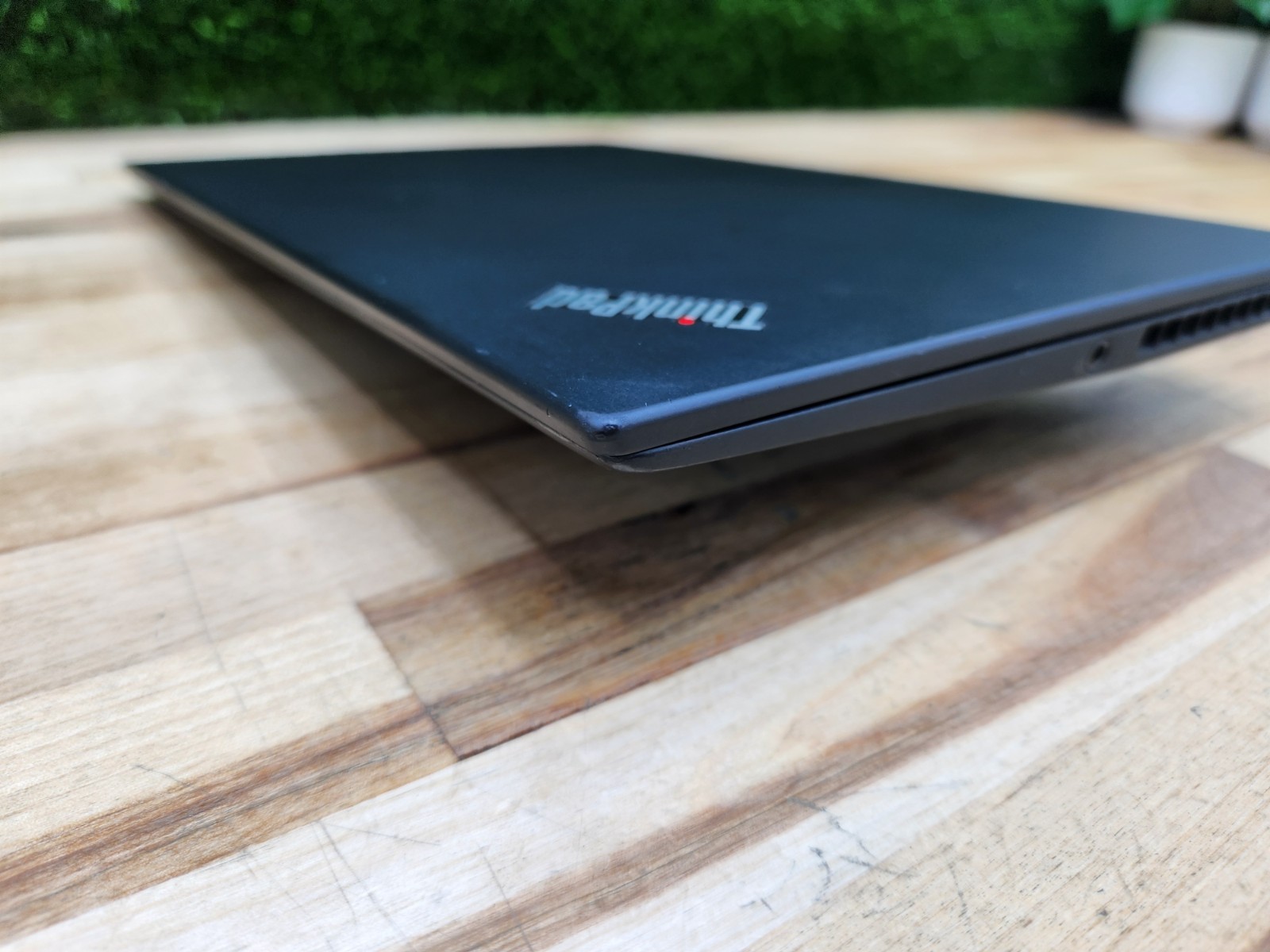Lenovo ThinkPad X1 Carbon 5th Gen 14″ QHD i7-7500U 8GB 256GB SSD Windows 11 Pro~