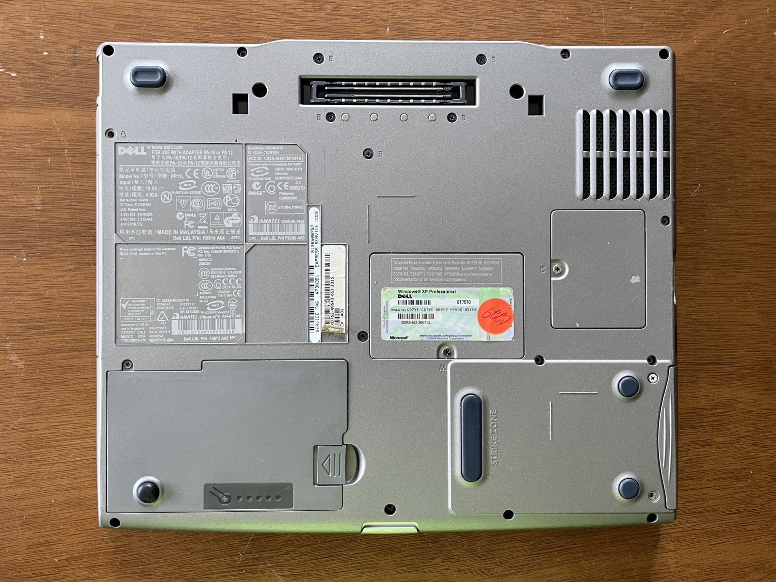 Dell Latitude D610 Retro Windows XP Laptop w/ batt, chrg. (N3B1)