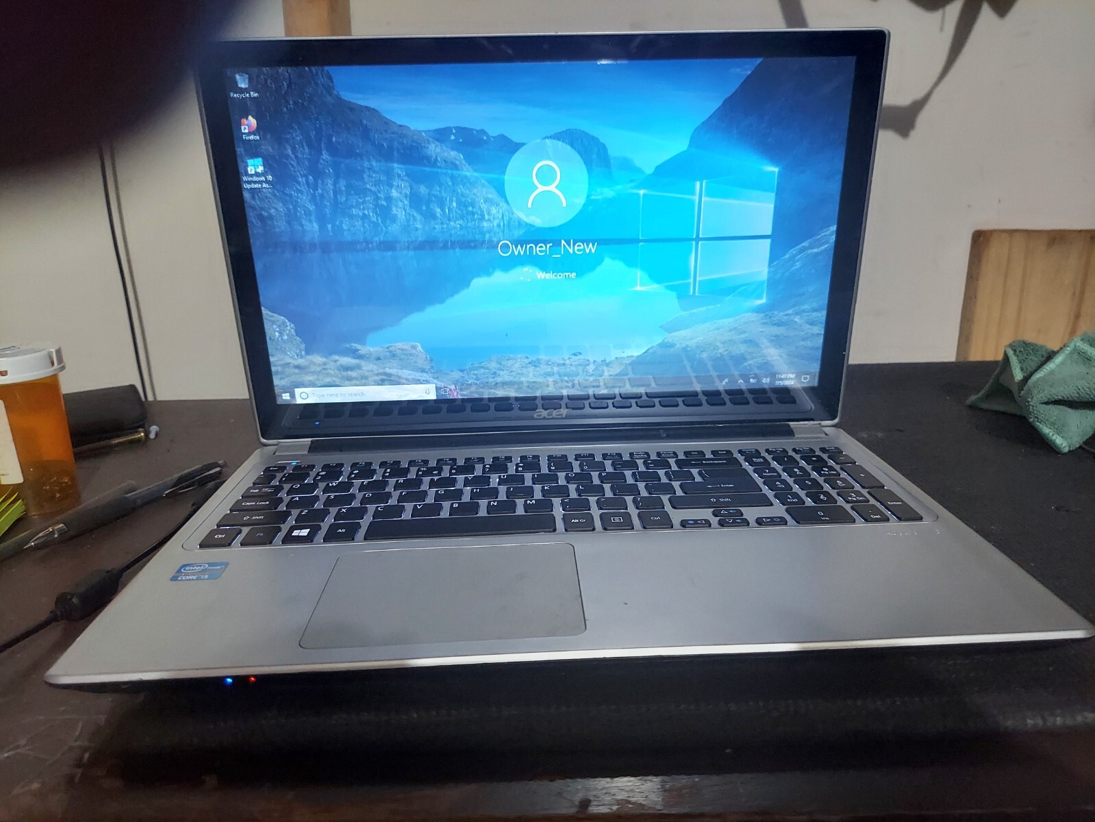 Acer Aspire v5-571P, i5 touch 6 GB RAM, 500 GB HDD Win 10
