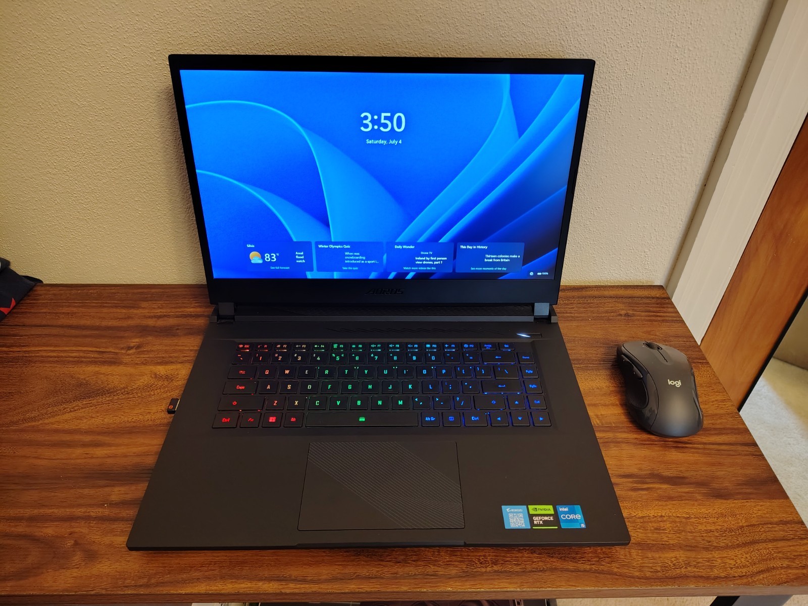 GIGABYTE AORUS 15 BMF RTX 4050, 1TB+512GB SSD, Intel i5-13500H, 32GB DDR5 + Bag