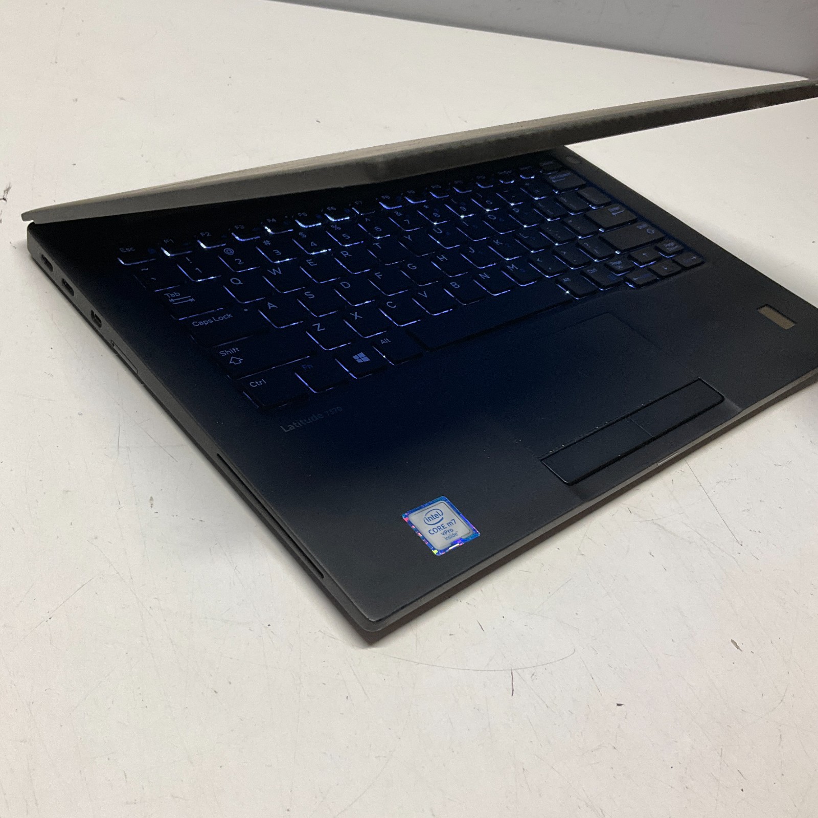 14″ Dell Latitude 7370 Laptop m7-6y75 1.20GHz 16GB RAM 256GB SSD Windows 10 Pro